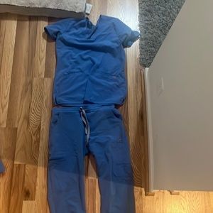 Ceil blue fig scrubs. Pants size XS and double pocket top size XS.